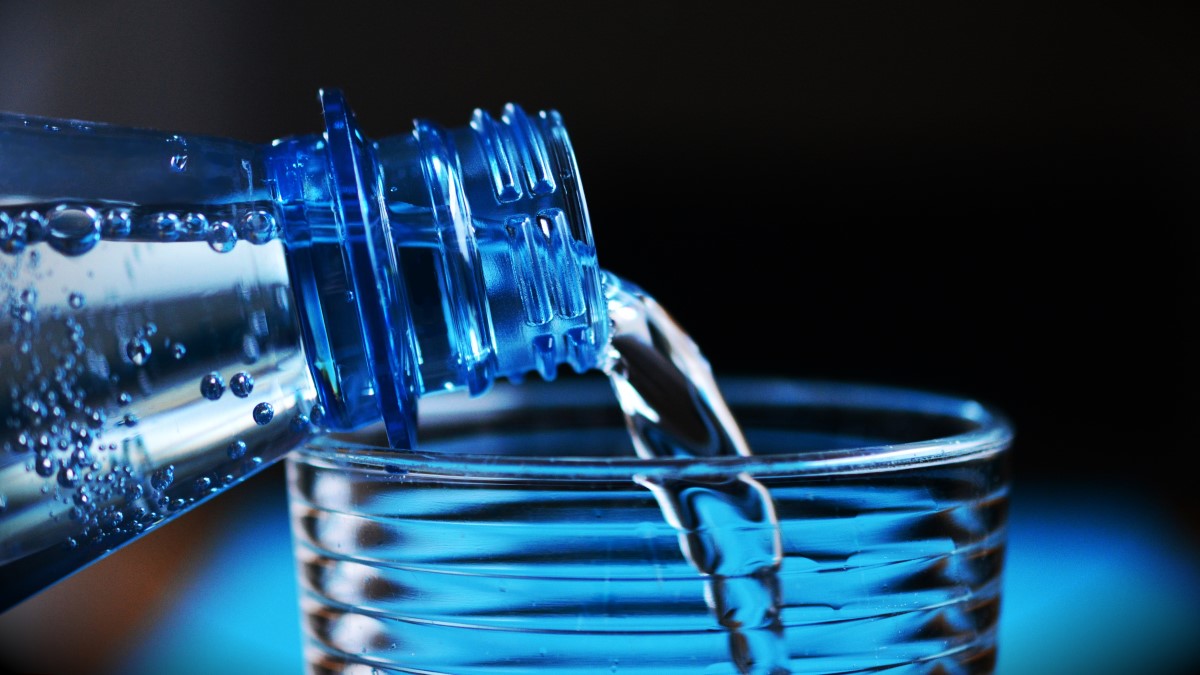 В Свердловской области более 30 человек отравились бутилированной питьевой водой