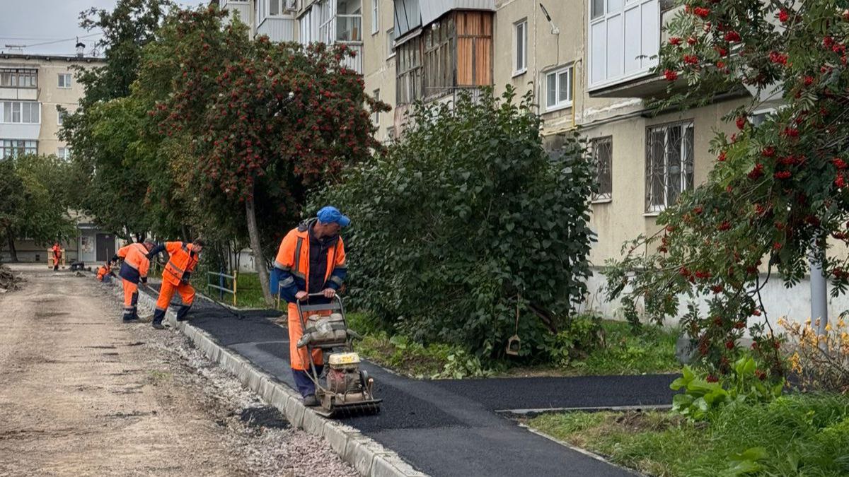 Завершается благоустройство дворовых территорий в Каменске-Уральском